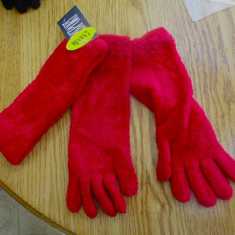 BLASSPORT Chenille Glove & Ear Warmer Headband Set Red Fits All New w/Tag